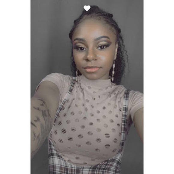 Meet your Posher, Alexis - Picture 1 of 1